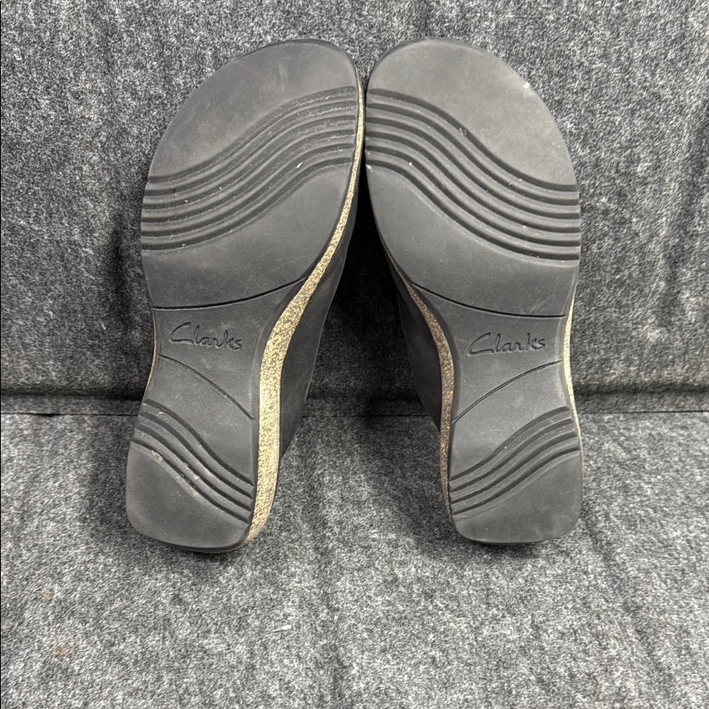 Clarks Black Loafers Slip-Ons Minimalist Design - Picture 7 of 7